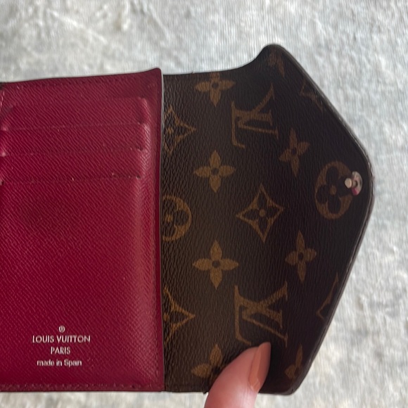 Louis Vuitton Epi Monogram Marie-Lou Compact Wallet ‘Fuchsia’ - Picture 6 of 12